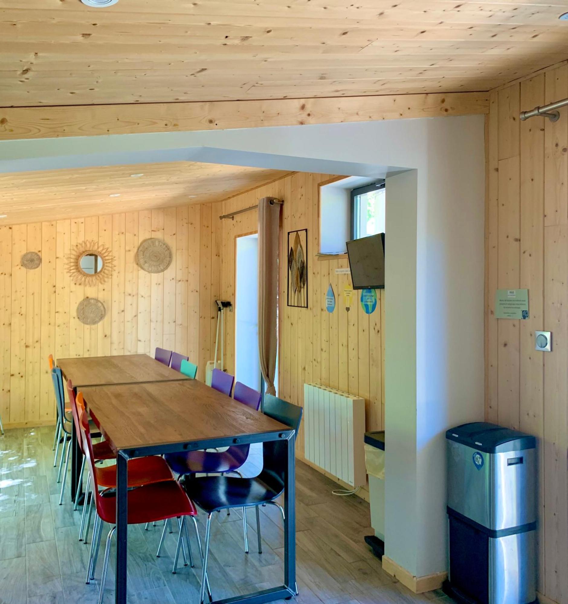 La Petite Auberge Insolite Saint-Affrique Exteriör bild